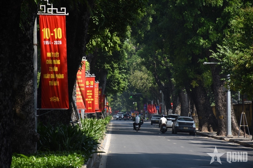 Thời tiết hôm nay (1-11): TP Hà Nội ngày nắng, đêm có mưa rào và dông vài nơi